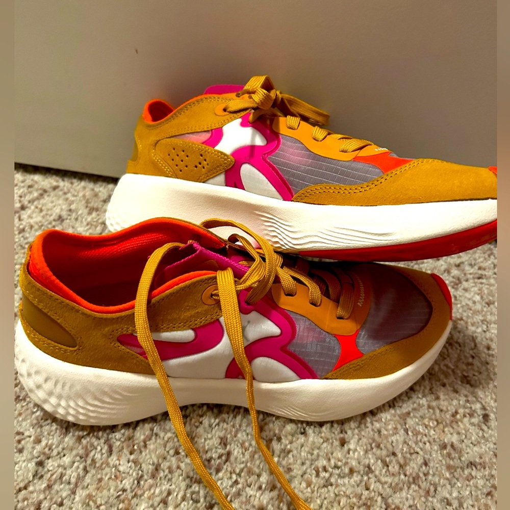 Womens Jordan’s never worn 8.5
